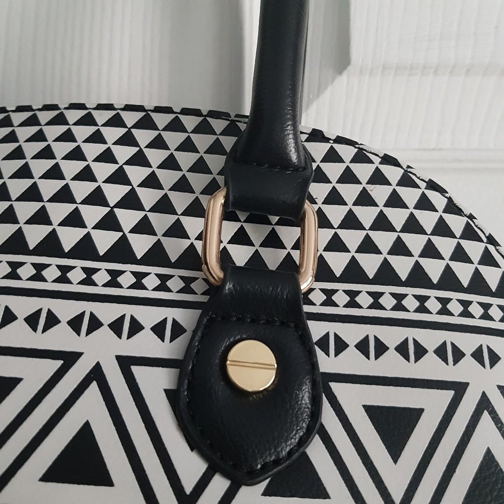 Call It Spring Triangle Print Handbag - Picture 14 of 15